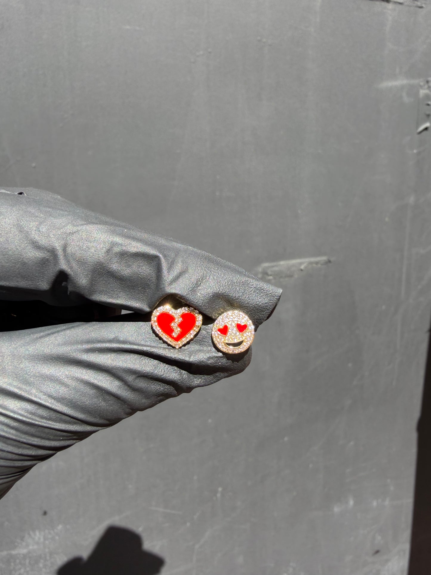 Happyface Breakheart Earrings